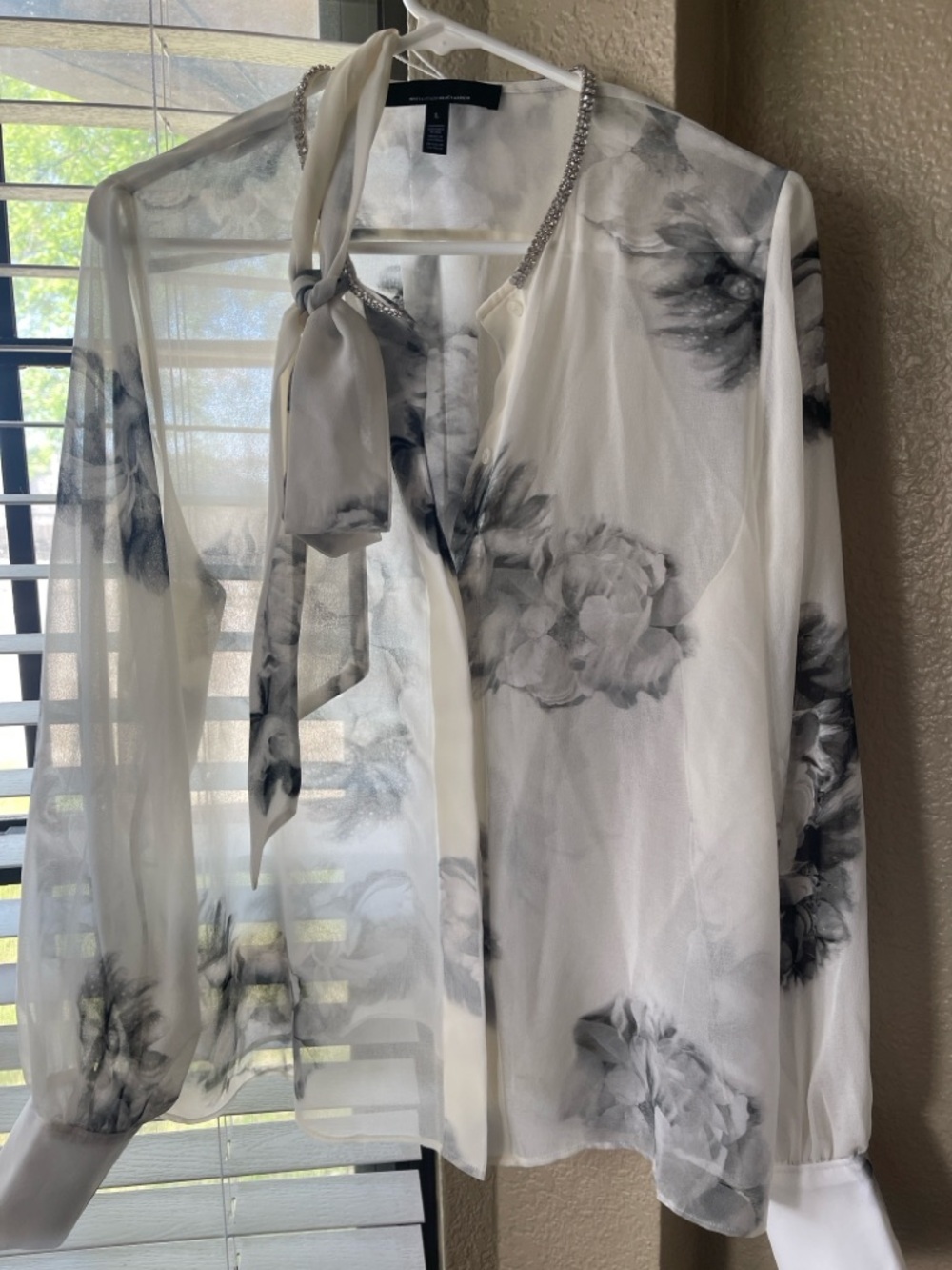 White House Black Market Petite Floral Tie-Neck Chiffon Blouse Size Large